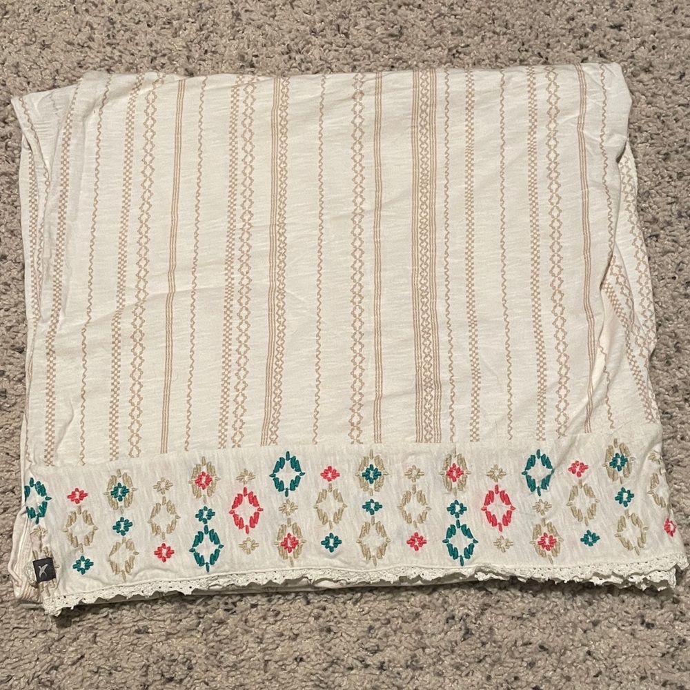 3/$15 or 5/$20 Eddie Bauer Cream Embroidered Scarf